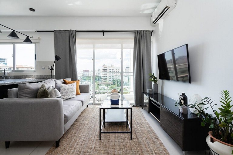 Chic 1BR King Bed, Piantini City Views|YellowKey