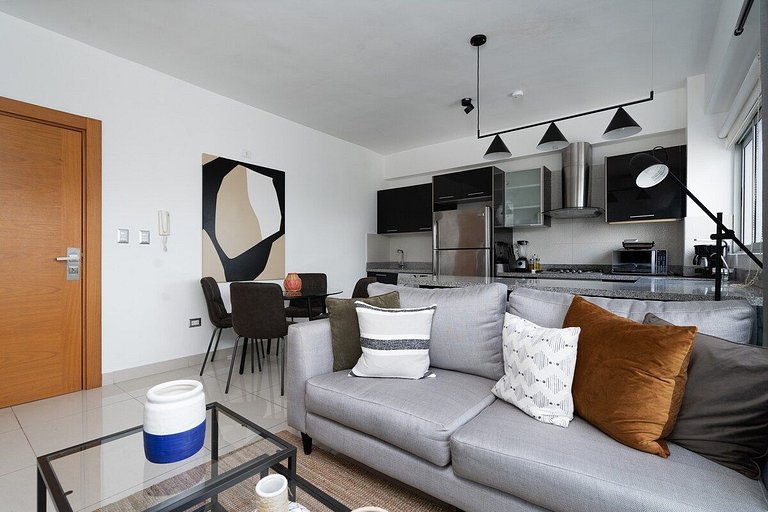 Chic 1BR King Bed, Piantini City Views|YellowKey