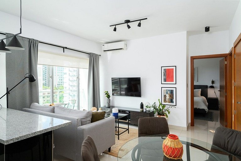 Chic 1BR King Bed, Piantini City Views|YellowKey