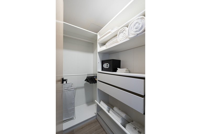 Modern city center apartment near Blue Mall with pool and ca