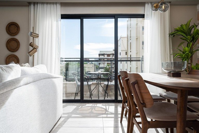Designer condo near Blue Mall with rooftop pool and city vie