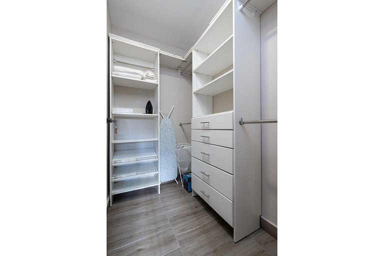 Designer condo near Blue Mall with rooftop pool and city vie