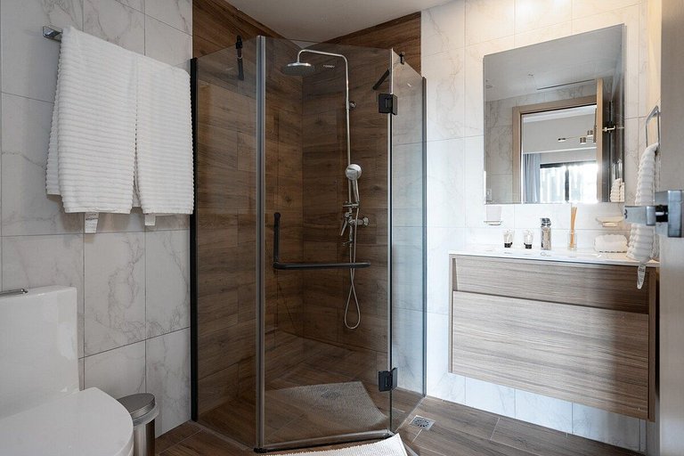 Designer condo near Blue Mall with rooftop pool and city vie