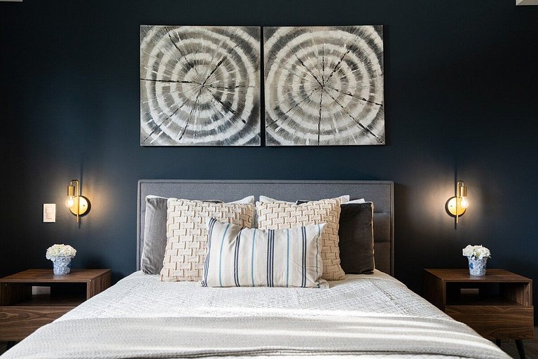 Designer condo near Blue Mall with rooftop pool and city vie