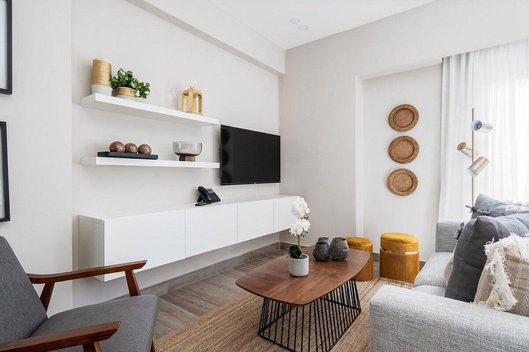 Designer condo near Blue Mall with rooftop pool and city vie