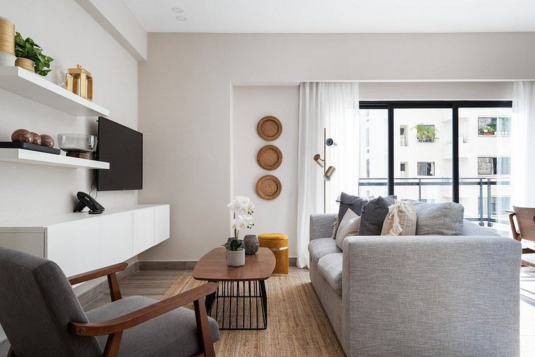 Designer condo near Blue Mall with rooftop pool and city vie