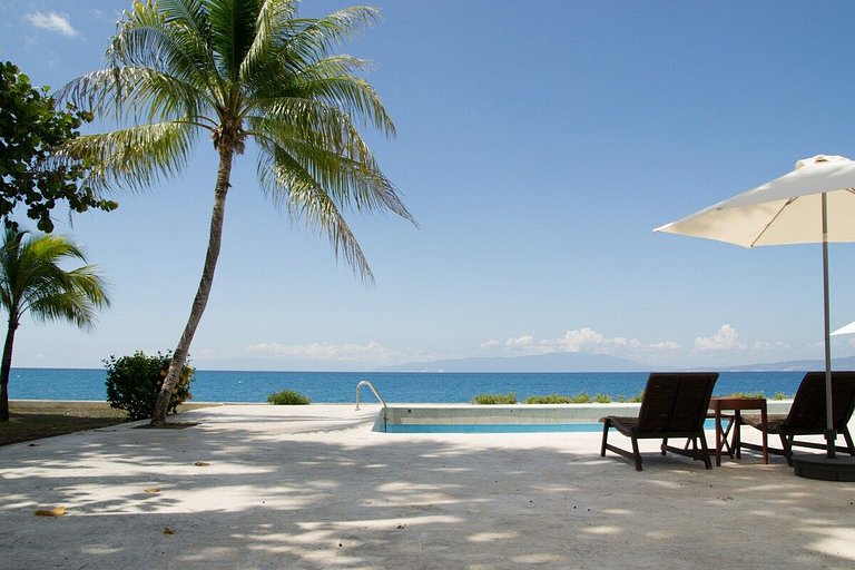 "Greek Intentions" 7BR*BeachFront*Pool*YellowKey