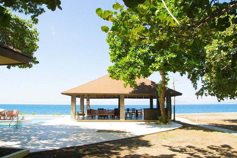 "Greek Intentions" 7BR*BeachFront*Pool*YellowKey