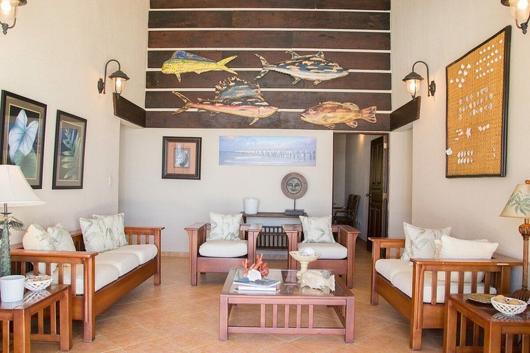 "Greek Intentions" 7BR*BeachFront*Pool*YellowKey
