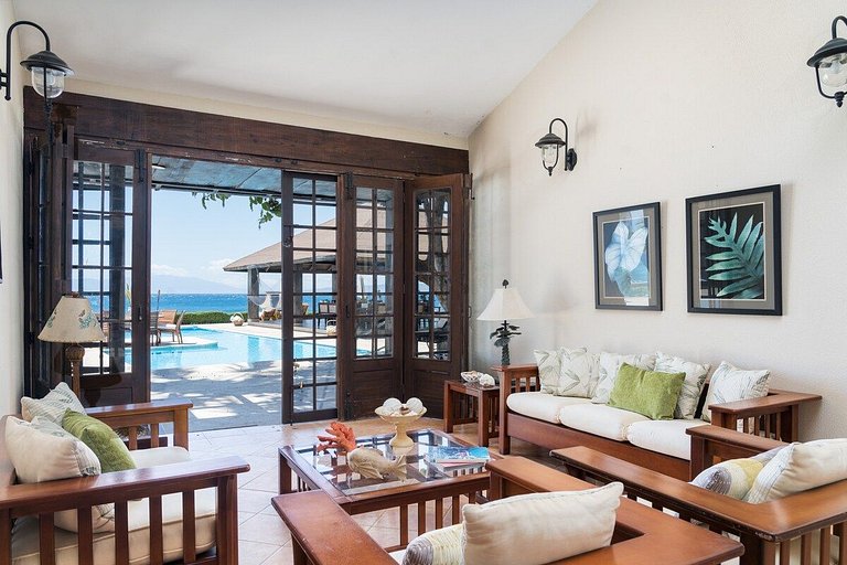 "Greek Intentions" 7BR*BeachFront*Pool*YellowKey