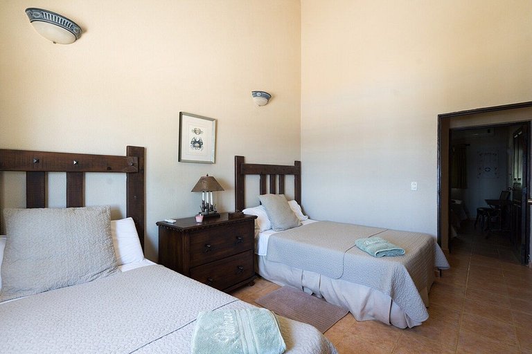 "Greek Intentions" 7BR*BeachFront*Pool*YellowKey