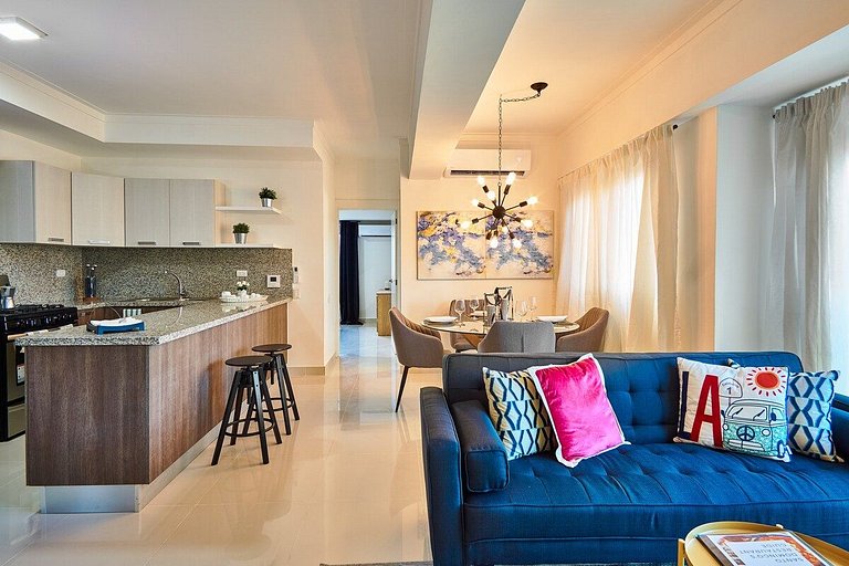CityCenter Near Blue Mall W/View-A/C-WiFi-SmartTV-YellowKey