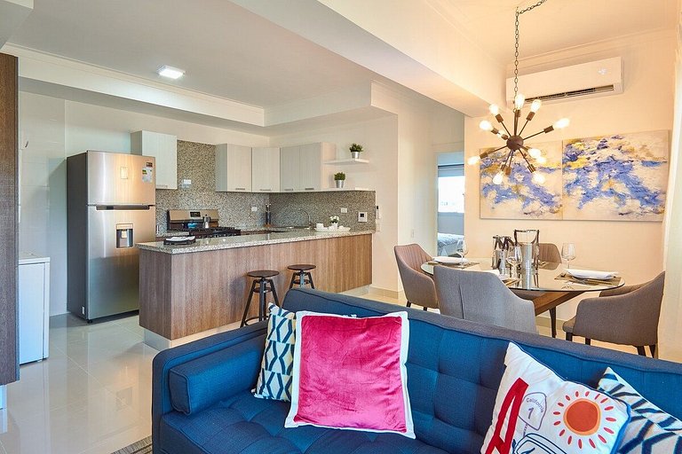 CityCenter Near Blue Mall W/View-A/C-WiFi-SmartTV-YellowKey