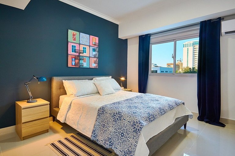 CityCenter Near Blue Mall W/View-A/C-WiFi-SmartTV-YellowKey
