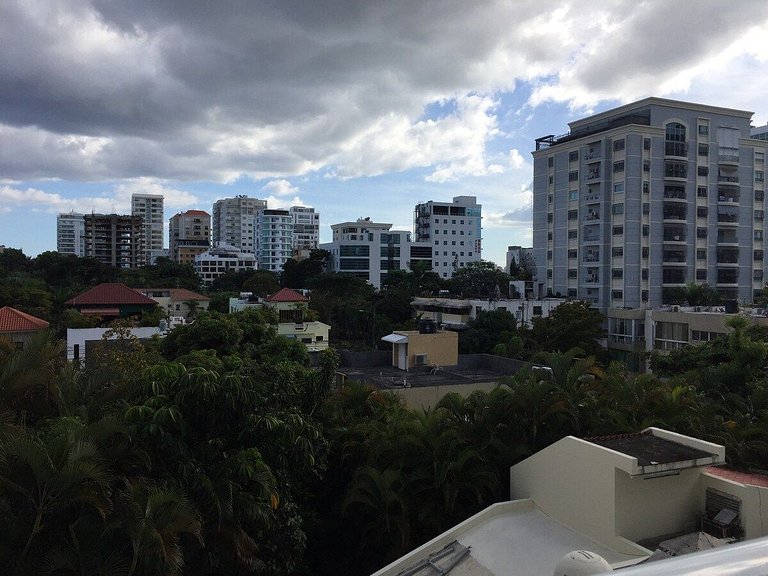 CityCenter Near Blue Mall W/View-A/C-WiFi-SmartTV-YellowKey