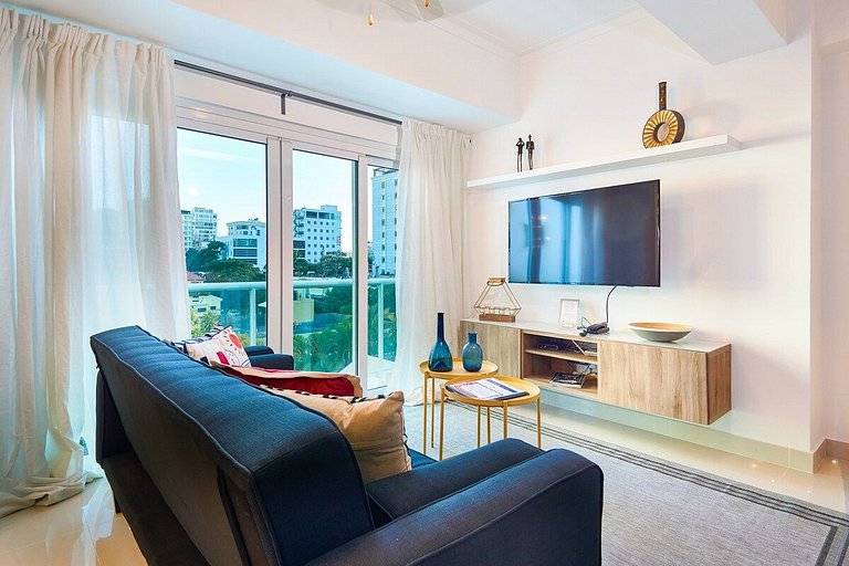 CityCenter Near Blue Mall W/View-A/C-WiFi-SmartTV-YellowKey