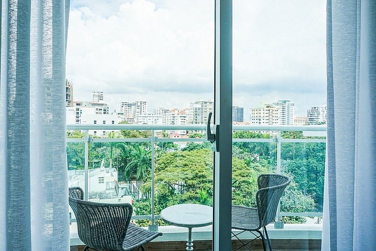 Modern 1BR apartment with wifi, AC, gym and view near Bluema