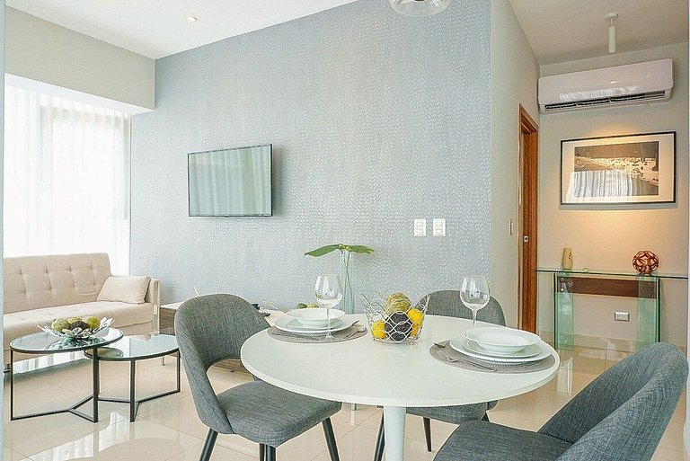 Modern 1BR apartment with wifi, AC, gym and view near Bluema
