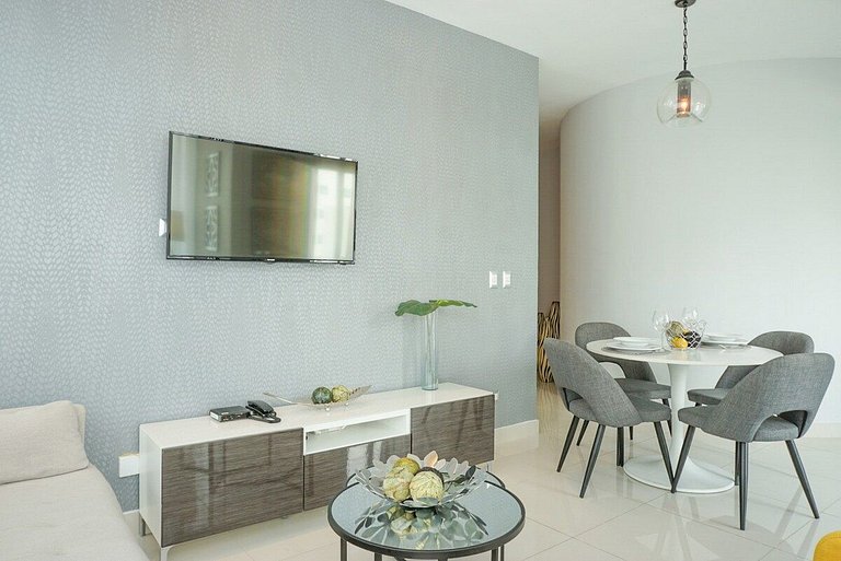Modern 1BR apartment with wifi, AC, gym and view near Bluema