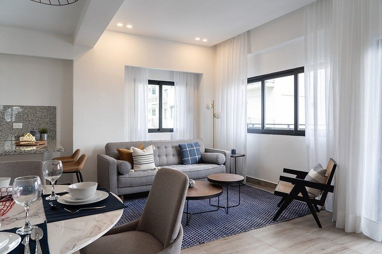 Regatta 2BR retreat near Blue Mall with pool and spa