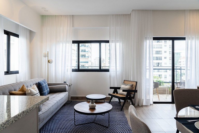 Regatta 2BR retreat near Blue Mall with pool and spa