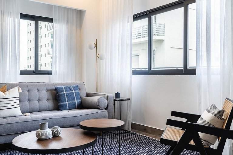 Regatta 2BR retreat near Blue Mall with pool and spa