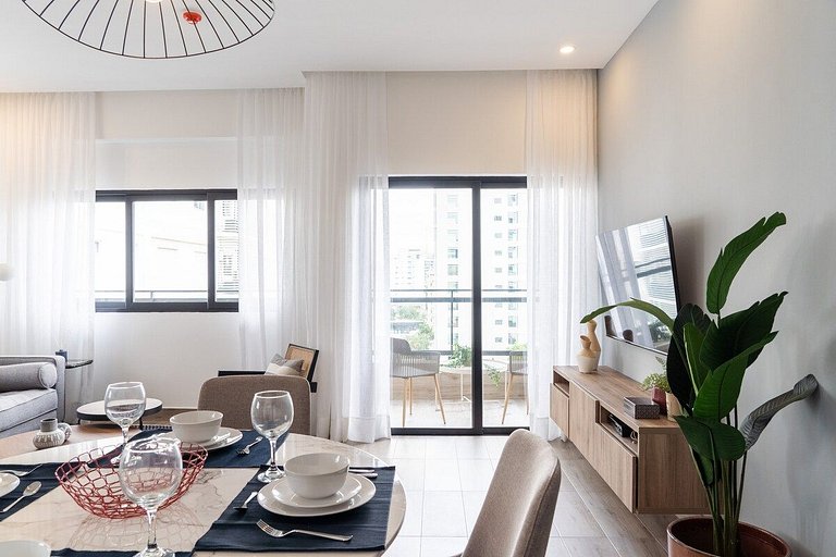 Regatta 2BR retreat near Blue Mall with pool and spa