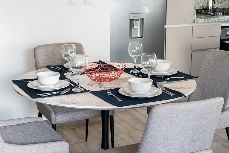 Regatta 2BR retreat near Blue Mall with pool and spa