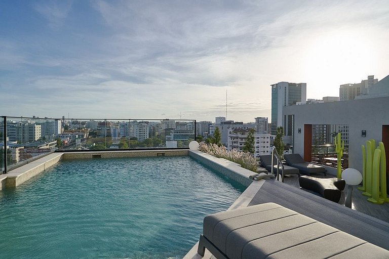 Regatta 2BR retreat near Blue Mall with pool and spa