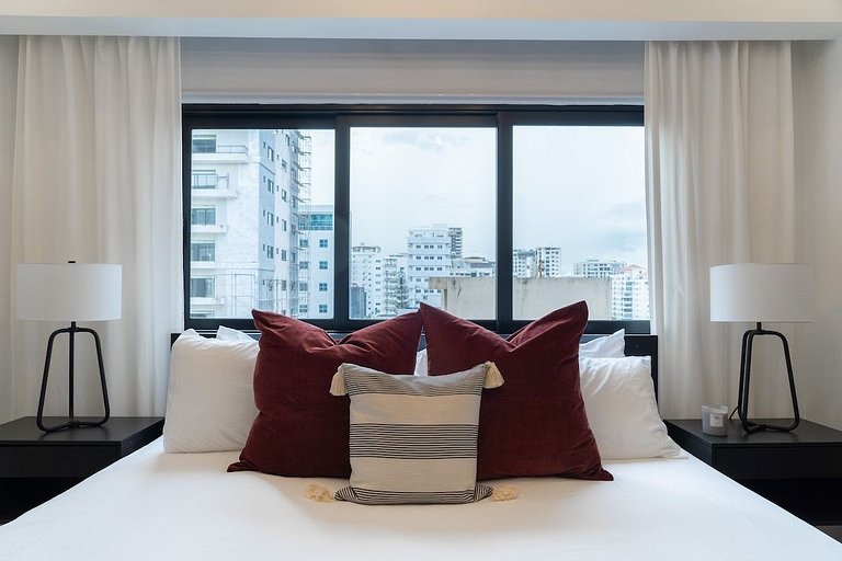 Regatta 2BR retreat near Blue Mall with pool and spa