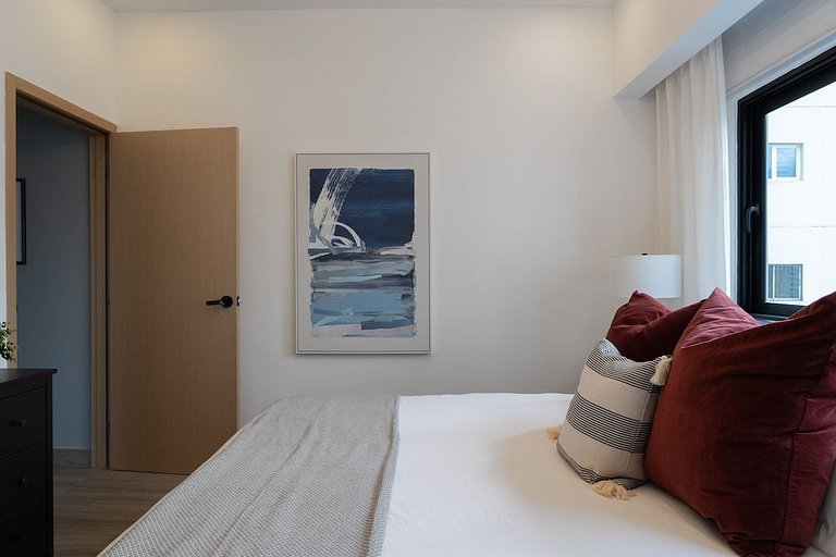 Regatta 2BR retreat near Blue Mall with pool and spa
