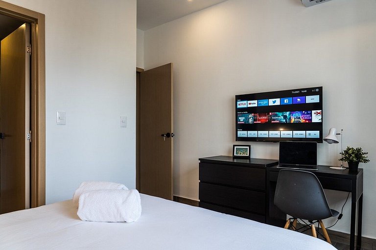 Regatta 2BR retreat near Blue Mall with pool and spa
