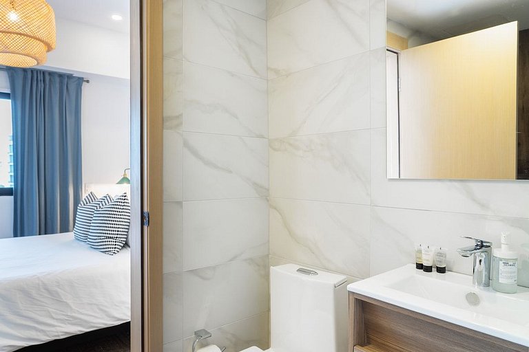 Regatta 2BR retreat near Blue Mall with pool and spa
