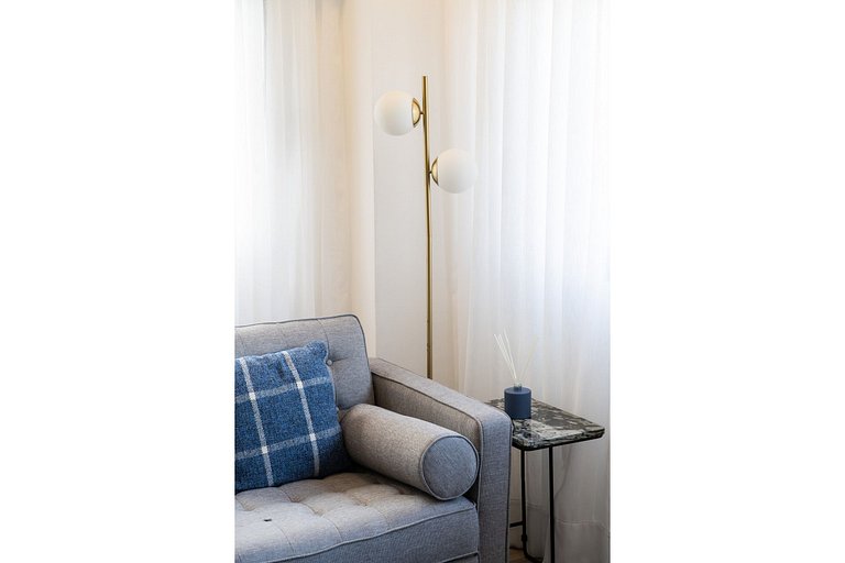 Regatta 2BR retreat near Blue Mall with pool and spa