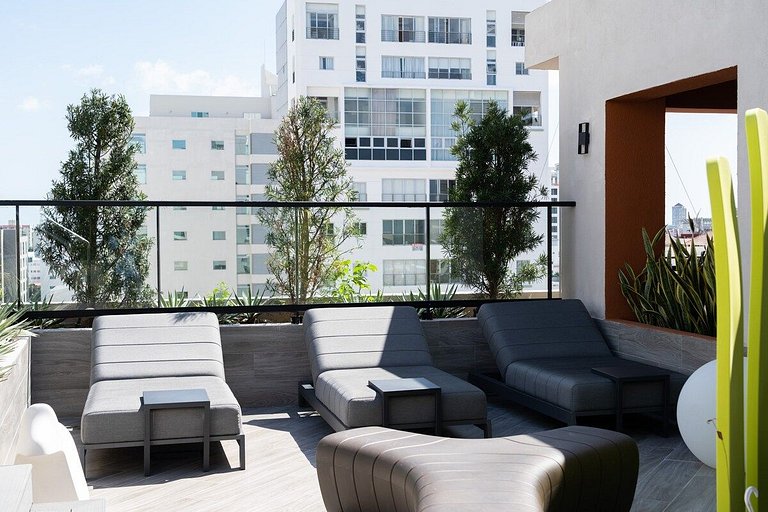 Regatta 2BR retreat near Blue Mall with pool and spa