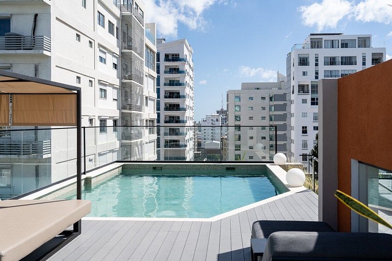 Regatta 2BR retreat near Blue Mall with pool and spa