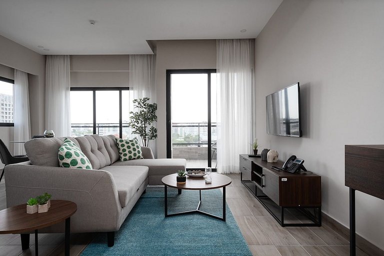 LUXURY 2br | POOL *GYM. | PIANTINI-YellowKey