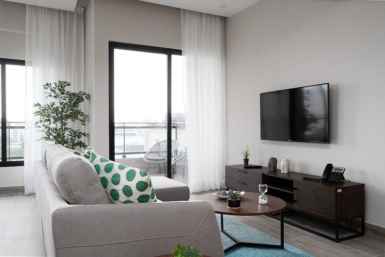 LUXURY 2br | POOL *GYM. | PIANTINI-YellowKey