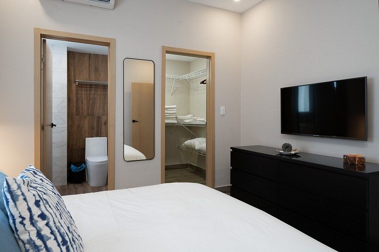 LUXURY 2br | POOL *GYM. | PIANTINI-YellowKey