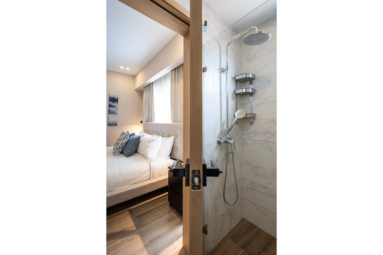 LUXURY 2br | POOL *GYM. | PIANTINI-YellowKey