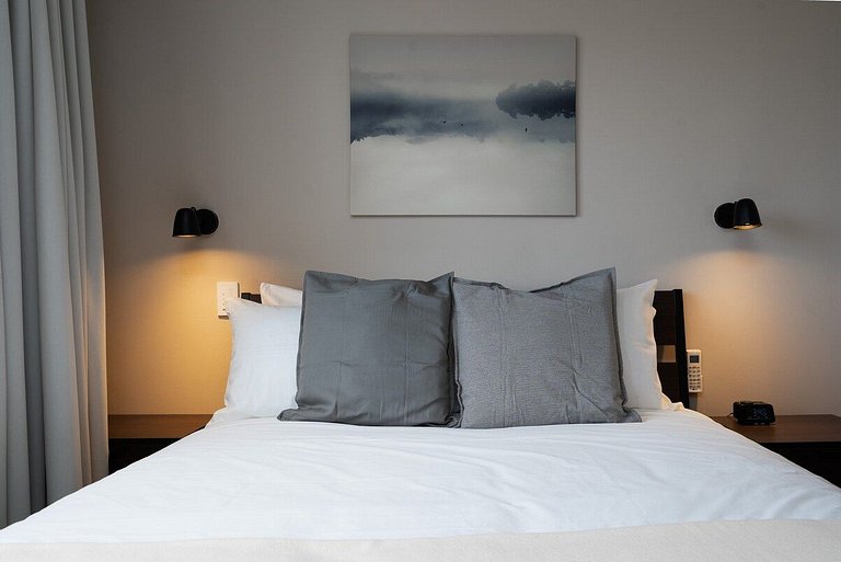 LUXURY 2br | POOL *GYM. | PIANTINI-YellowKey