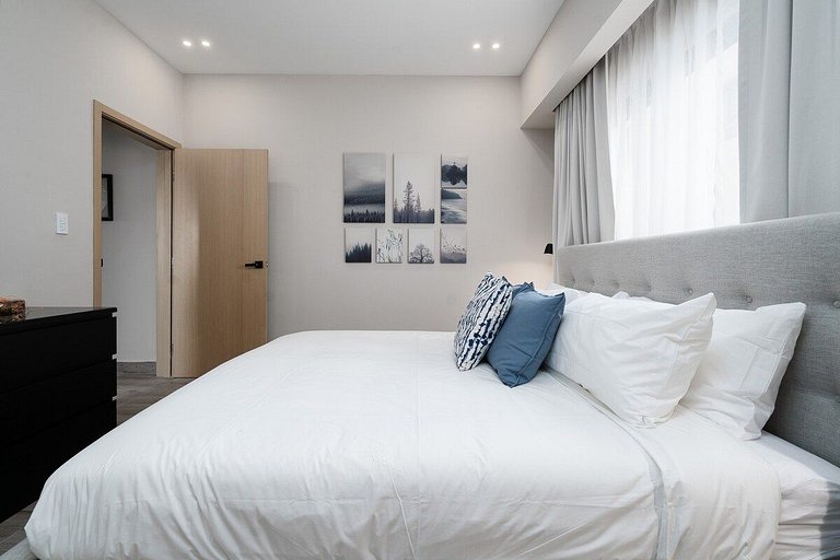 LUXURY 2br | POOL *GYM. | PIANTINI-YellowKey