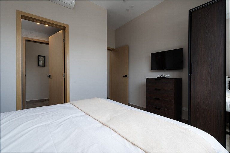 LUXURY 2br | POOL *GYM. | PIANTINI-YellowKey