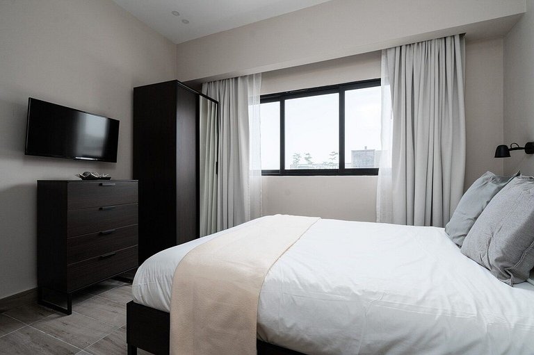 LUXURY 2br | POOL *GYM. | PIANTINI-YellowKey