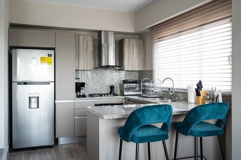 LUXURY 2br | POOL *GYM. | PIANTINI-YellowKey