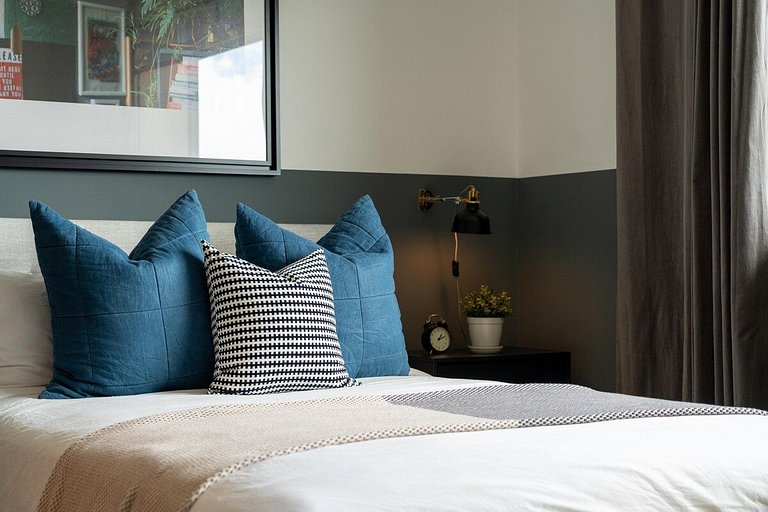 ★RooftopPool-GYM-WiFi-1BR-AC-CityCenter-YellowKey★