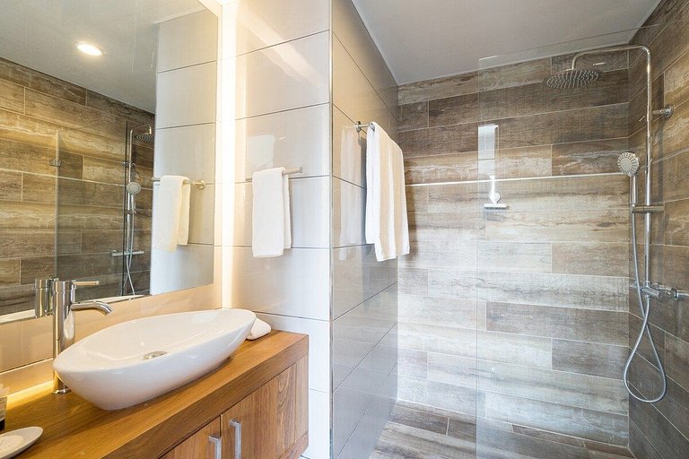 ⭐️RooftopPool🏊-CityViews🌆-Gym🏋🏻-👨‍💻WiFi-1BR-YellowKey⭐