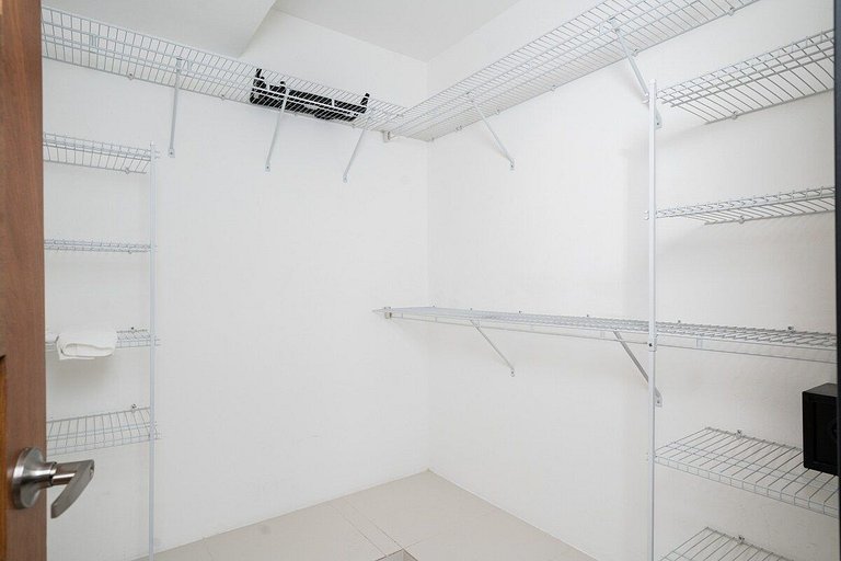 ★RooftopPool-GYM-WiFi-1BR-AC-CityCenter-YellowKey★