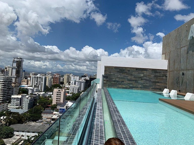 ★RooftopPool-CityViews-Gym-WiFi-A/C-1BR-YellowKey★