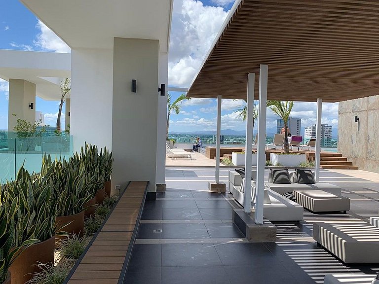 ★RooftopPool-CityViews-Gym-WiFi-A/C-1BR-YellowKey★